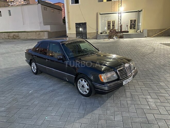 Mercedes E 220 1995, 369,522 km - 2.2 l - Bakı