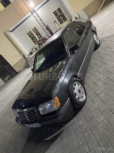 Mercedes E 220 1995, 369,522 km - 2.2 l - Bakı
