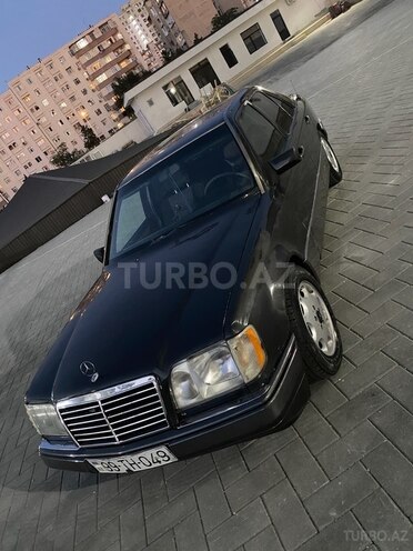 Mercedes E 220 1995, 369,522 km - 2.2 l - Bakı