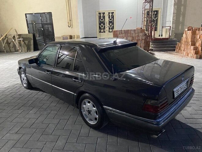 Mercedes E 220 1995, 369,522 km - 2.2 l - Bakı