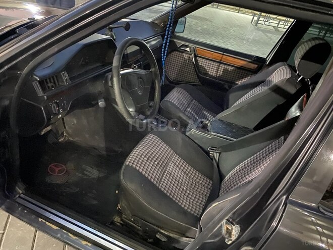 Mercedes E 220 1995, 369,522 km - 2.2 l - Bakı