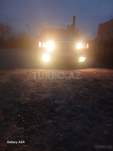 Mercedes E 220 1995, 275,000 km - 2.2 l - Qusar