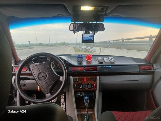 Mercedes E 220 1995, 275,000 km - 2.2 l - Qusar