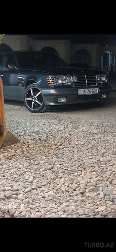 Mercedes E 220 1995, 275,000 km - 2.2 l - Qusar