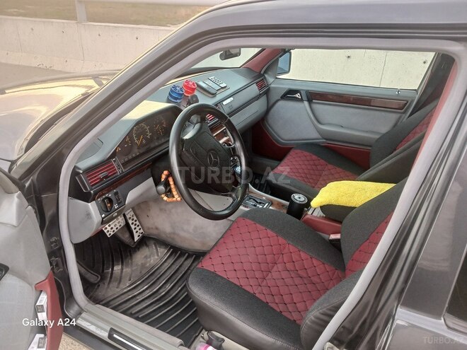 Mercedes E 220 1995, 275,000 km - 2.2 l - Qusar