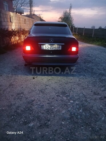 Mercedes E 220 1995, 275,000 km - 2.2 l - Qusar