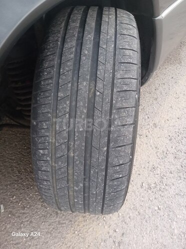 Mercedes E 220 1995, 275,000 km - 2.2 l - Qusar