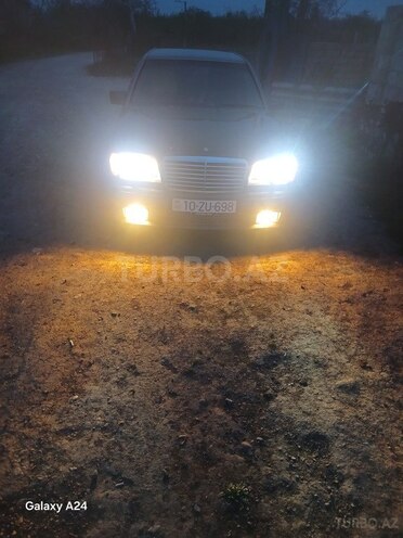 Mercedes E 220 1995, 275,000 km - 2.2 l - Qusar