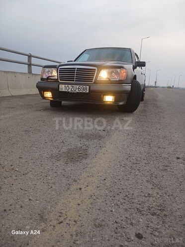 Mercedes E 220 1995, 275,000 km - 2.2 l - Qusar