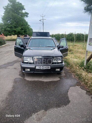 Mercedes E 220 1995, 275,000 km - 2.2 l - Qusar