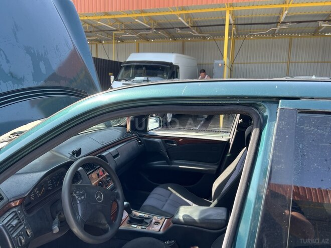 Mercedes E 300 d 1996, 326,000 km - 3.0 l - Bakı