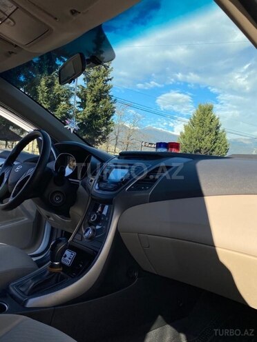 Hyundai Elantra 2015, 201,168 km - 1.8 л - Zaqatala