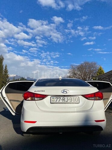 Hyundai Elantra 2015, 201,168 km - 1.8 л - Zaqatala