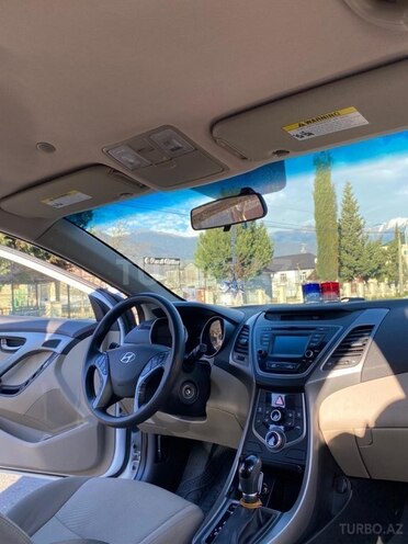 Hyundai Elantra 2015, 201,168 km - 1.8 л - Zaqatala