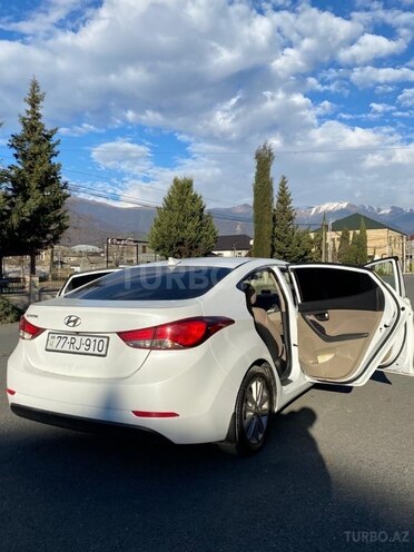 Hyundai Elantra 2015, 201,168 km - 1.8 л - Zaqatala