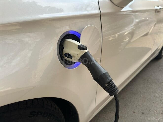 Ford Fusion (North America) 2015, 275,198 km - 2.0 l - Bakı