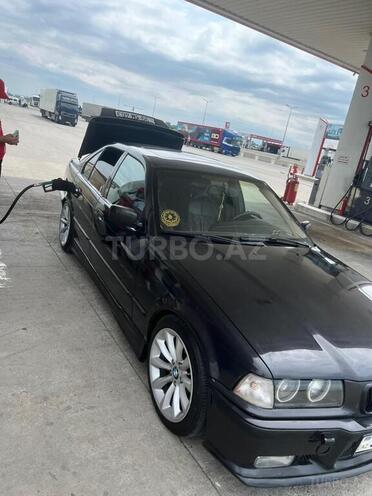 BMW 320 1992, 496,000 km - 2.0 л - Salyan