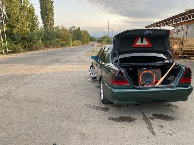 Mercedes C 180 1993, 685,555 km - 1.8 l - Qusar