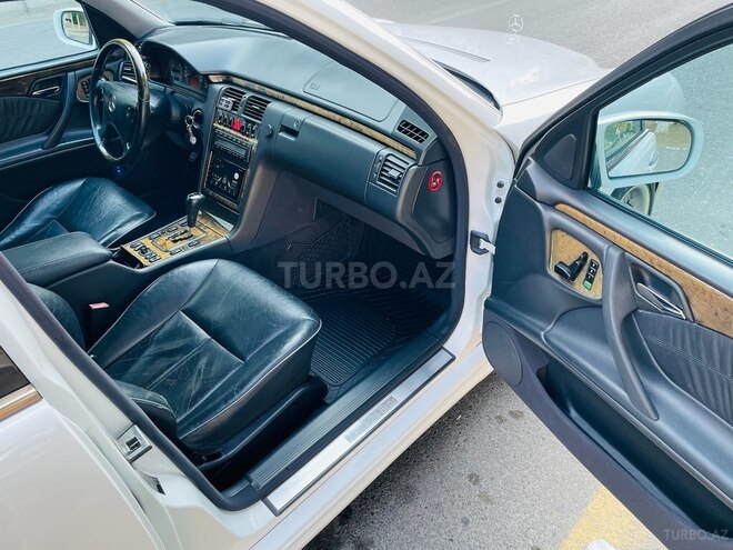 Mercedes E 320 2000, 243,600 km - 3.2 l - Bakı