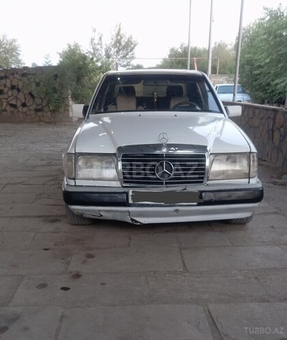 Mercedes E 200 d 1993, 213,000 km - 2.0 л - Sabirabad