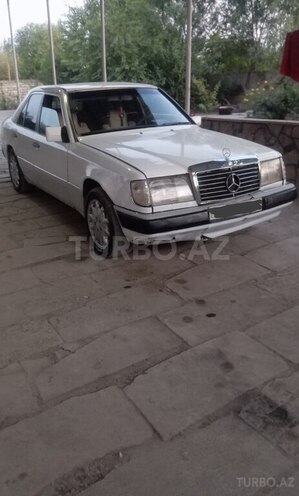 Mercedes E 200 d 1993, 213,000 km - 2.0 л - Sabirabad