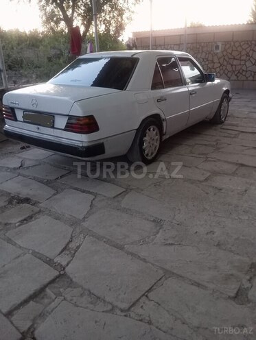 Mercedes E 200 d 1993, 213,000 km - 2.0 л - Sabirabad