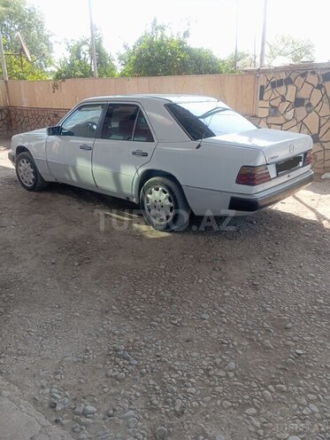 Mercedes E 200 d 1993, 213,000 km - 2.0 л - Sabirabad