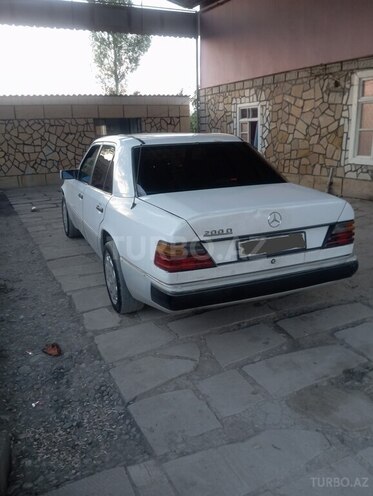 Mercedes E 200 d 1993, 213,000 km - 2.0 л - Sabirabad