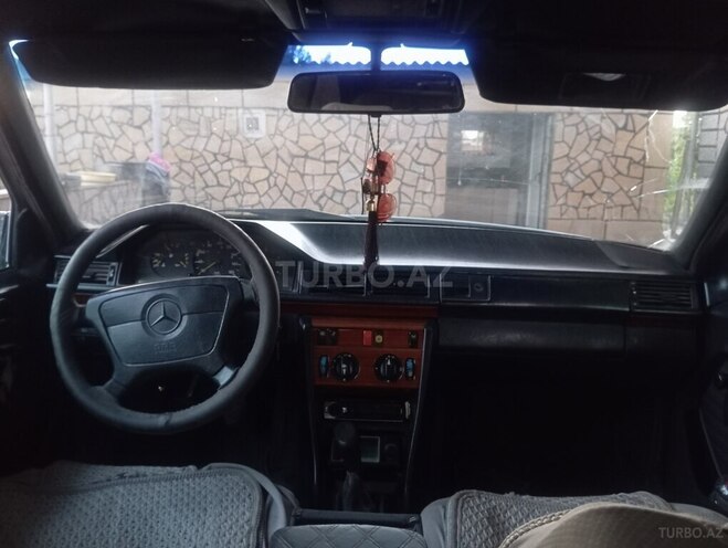 Mercedes E 200 d 1993, 213,000 km - 2.0 л - Sabirabad