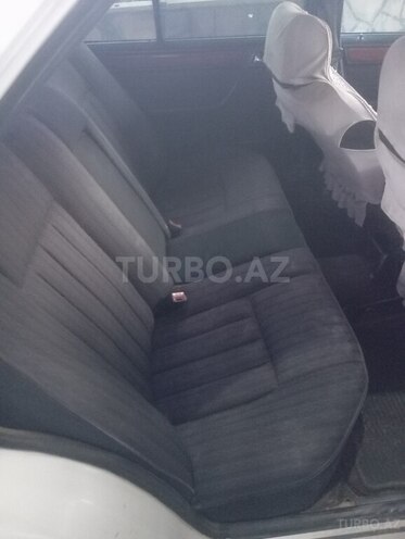 Mercedes E 200 d 1993, 213,000 km - 2.0 л - Sabirabad