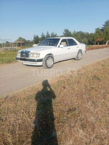 Mercedes E 200 d 1993, 213,000 km - 2.0 л - Sabirabad