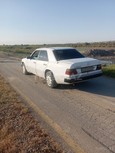 Mercedes E 200 d 1993, 213,000 km - 2.0 л - Sabirabad