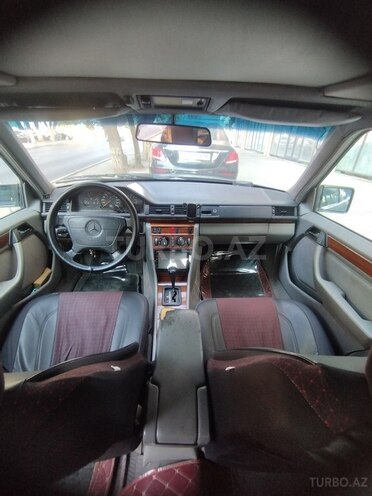 Mercedes E 220 1993, 279,000 km - 2.2 l - Bakı