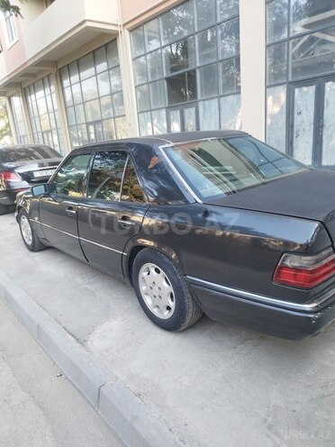Mercedes E 220 1993, 279,000 km - 2.2 l - Bakı