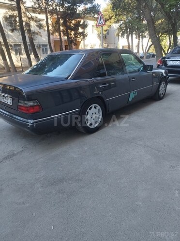 Mercedes E 220 1993, 279,000 km - 2.2 l - Bakı