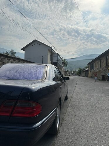 Mercedes E 240 1999, 377,000 km - 2.4 l - Şəki