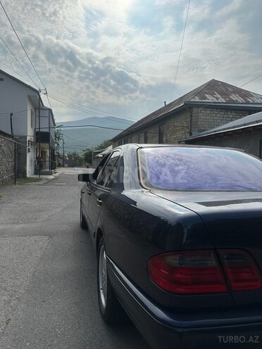 Mercedes E 240 1999, 377,000 km - 2.4 l - Şəki