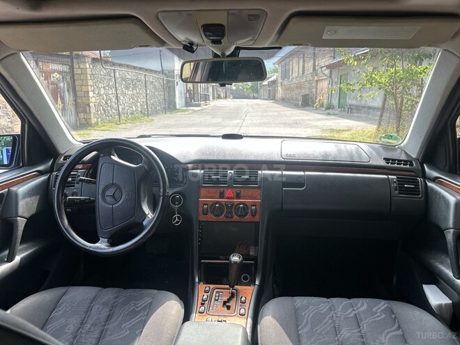Mercedes E 240 1999, 377,000 km - 2.4 l - Şəki