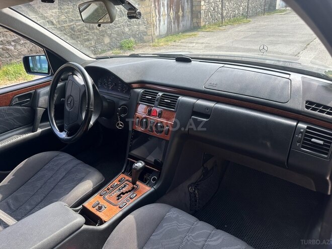 Mercedes E 240 1999, 377,000 km - 2.4 l - Şəki