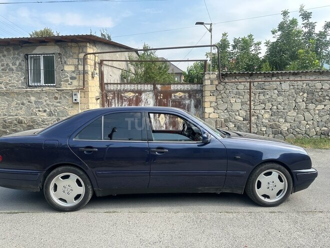 Mercedes E 240 1999, 377,000 km - 2.4 l - Şəki