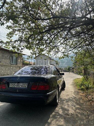 Mercedes E 240 1999, 377,000 km - 2.4 l - Şəki