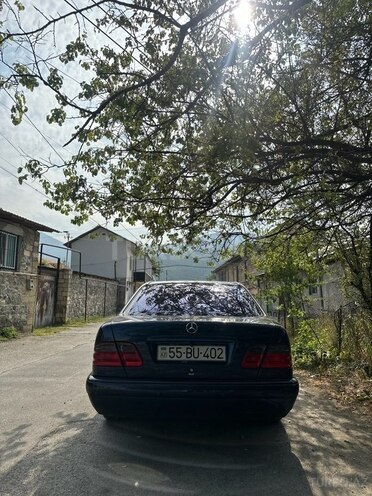 Mercedes E 240 1999, 377,000 km - 2.4 l - Şəki