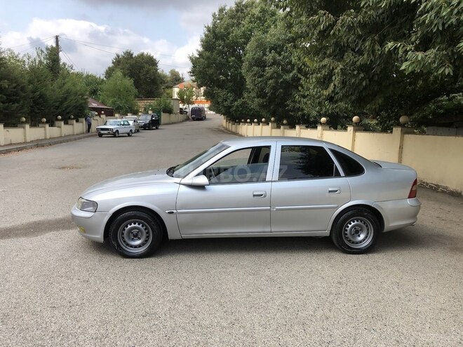 Opel Vectra 1998, 300,000 km - 1.6 l - Masallı
