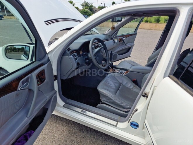 Mercedes E 320 2001, 329,000 km - 3.2 l - Bərdə
