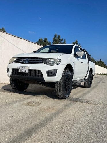 Mitsubishi L200 2013, 430,000 km - 2.5 l - Bakı