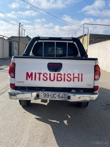 Mitsubishi L200 2013, 430,000 km - 2.5 l - Bakı