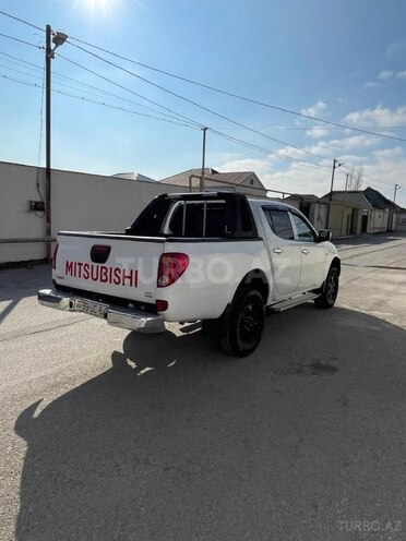 Mitsubishi L200 2013, 430,000 km - 2.5 l - Bakı