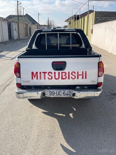 Mitsubishi L200 2013, 430,000 km - 2.5 l - Bakı