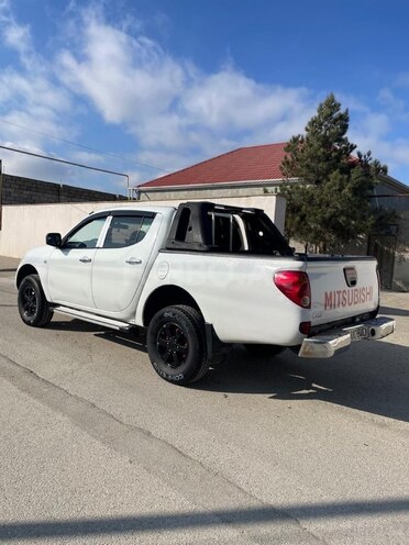 Mitsubishi L200 2013, 430,000 km - 2.5 l - Bakı