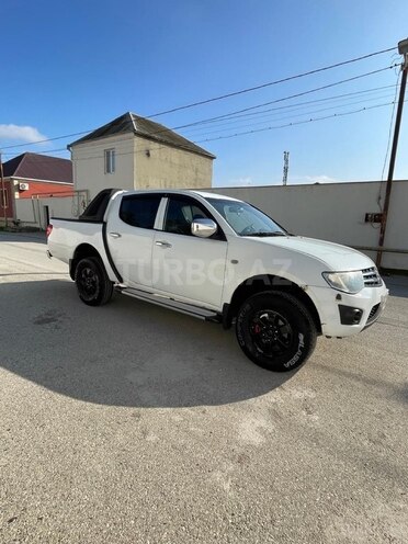 Mitsubishi L200 2013, 430,000 km - 2.5 l - Bakı